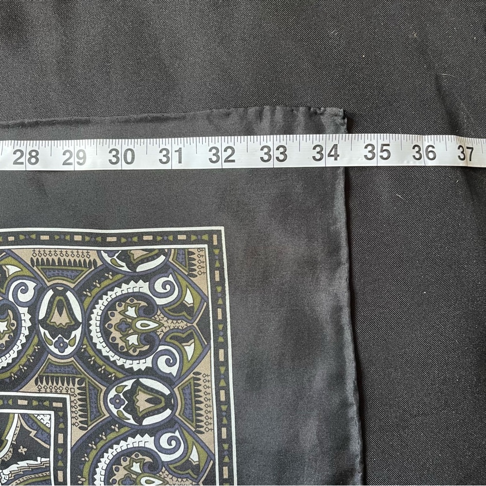Vintage Harve Benard Square 34x34" Black Silk Parsley Floral Scarf *small stain* - Picture 8 of 11